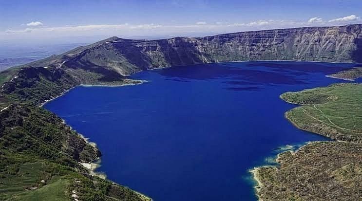 Bitlis'teki Nemrut Krater Gölü havadan ve su altından görüntülendi