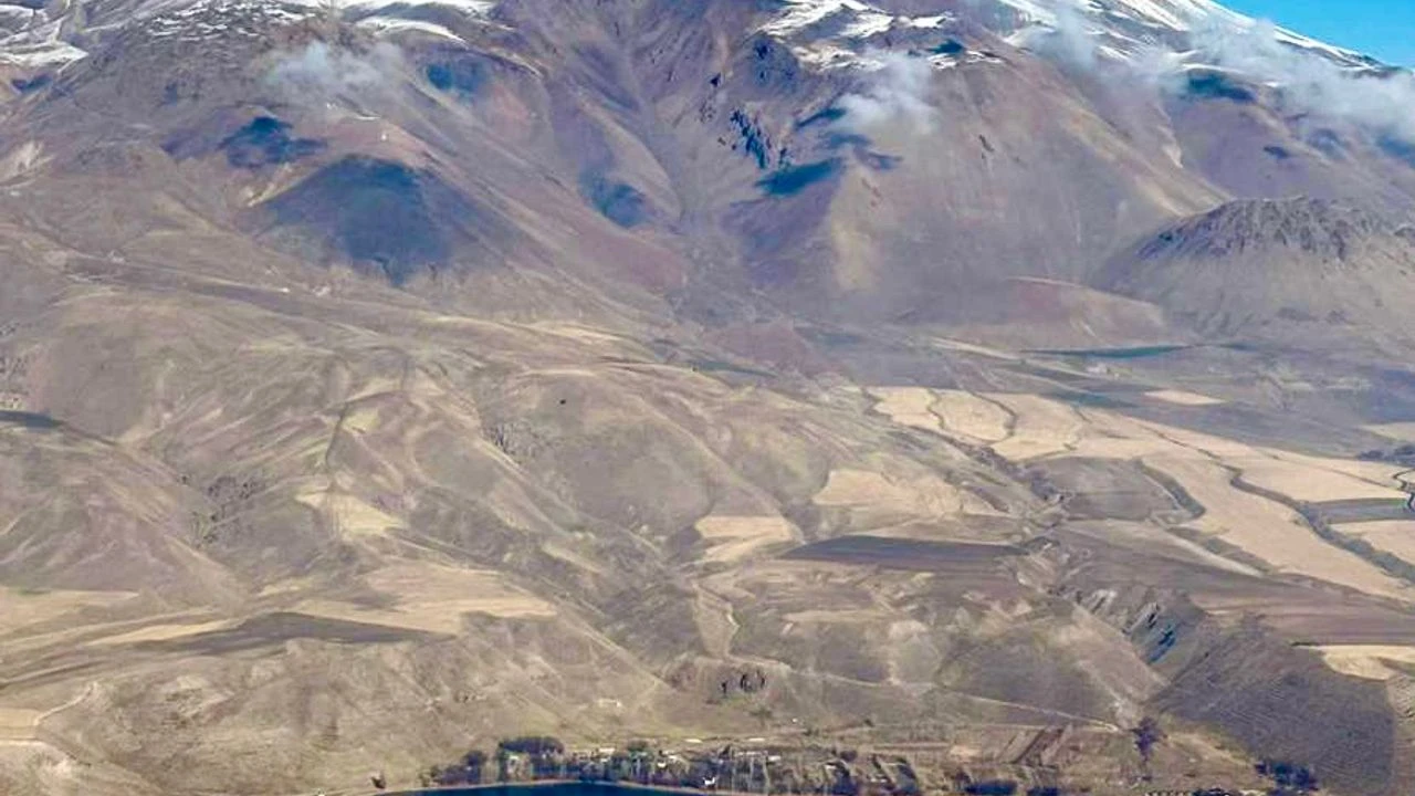 Süphan Dağı ve Aygır Gölü helikopterden görüntülendi