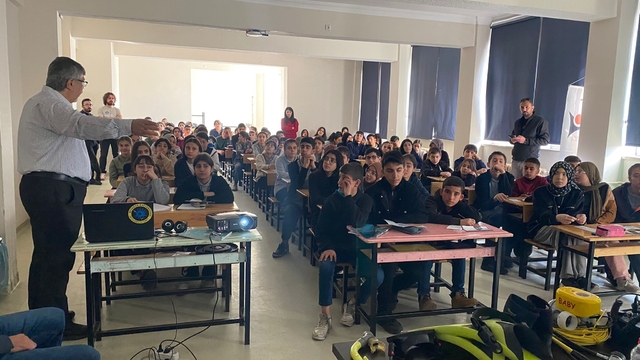 Students in Bitlis, Van, and Muş met with “Mavi Bilim (Science in Blue)”.