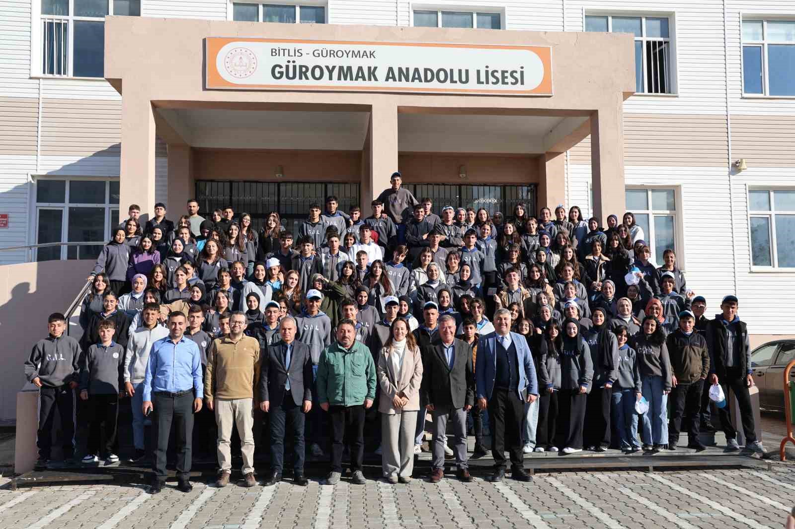 The “Mavide Bilim (Science in Blue)” project met with students in Güroymak.